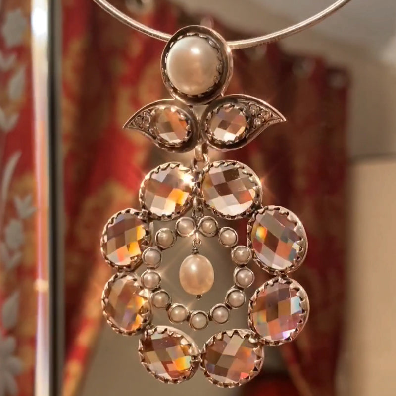 "Megan" Flower Pendant & Necklace