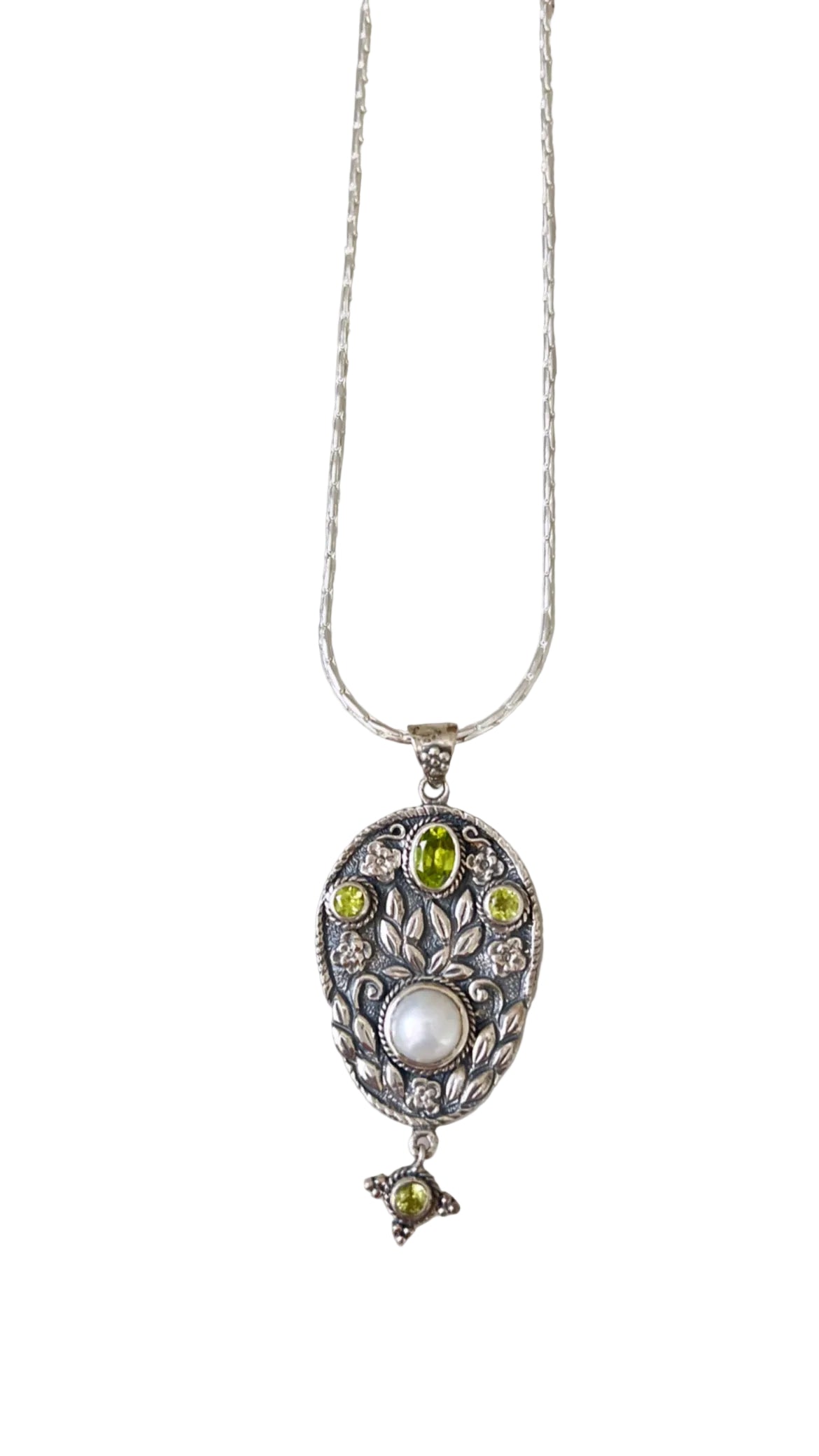 “Birthstone" Silver Pendant Necklace - Peridot