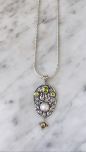 “Birthstone" Silver Pendant Necklace - Peridot
