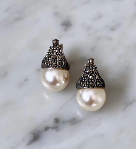 Lynne Pearl Earrings